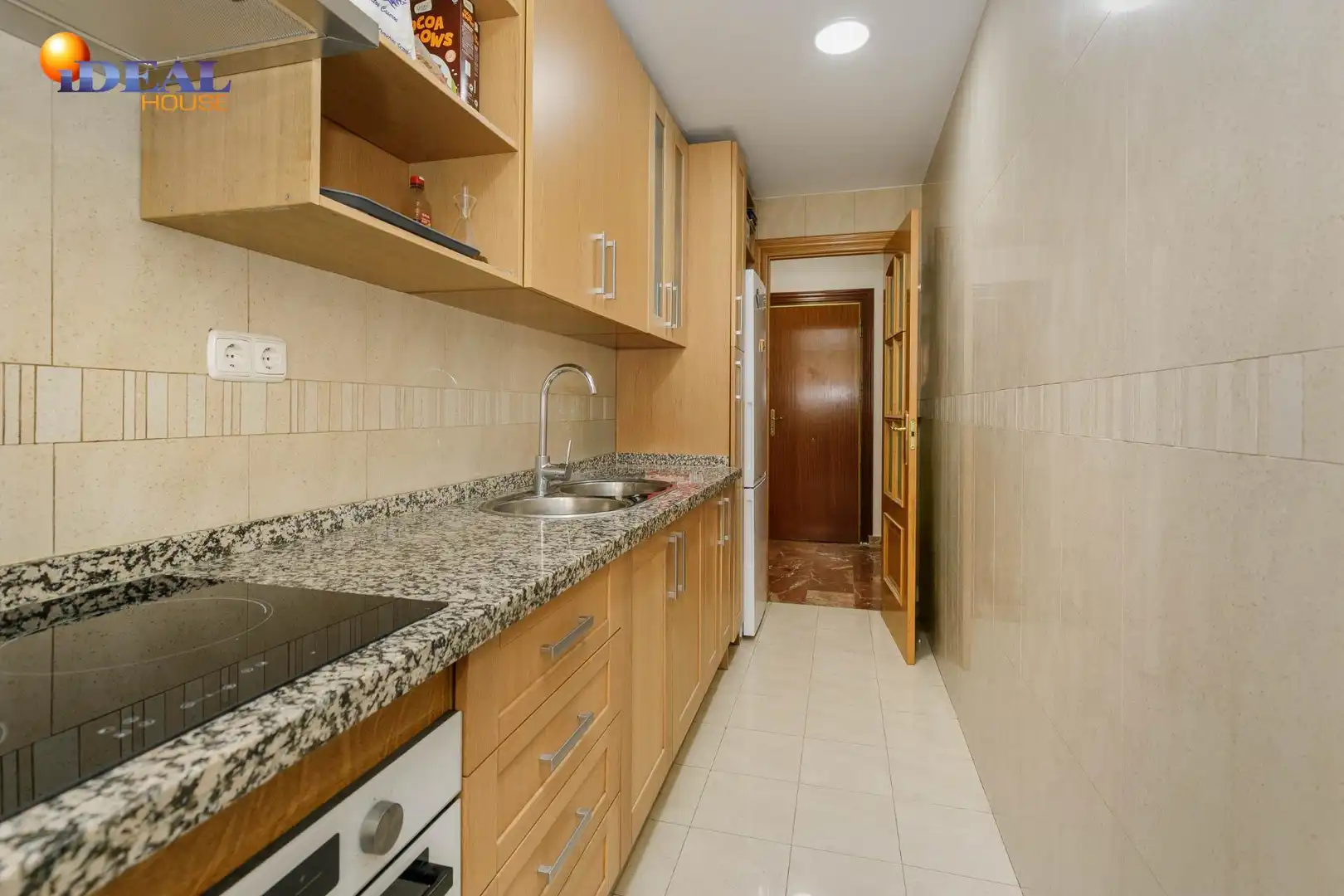 Cuina de Pis en venda en Granada amb Aire condicionat, Terrassa i Balcó