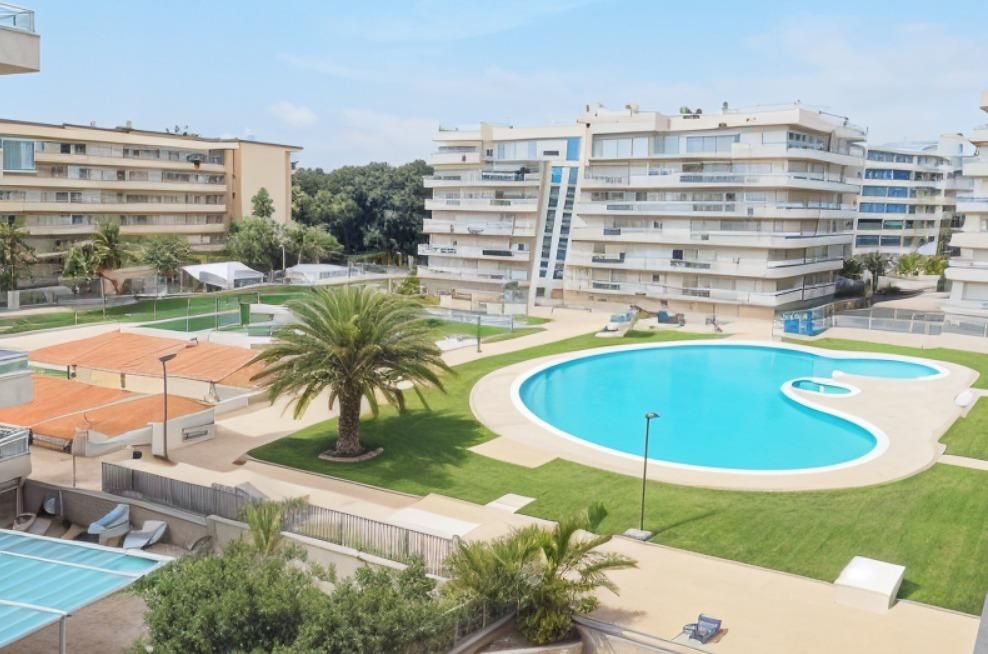 Swimming pool of Flat for sale in Salou  with Air Conditioner, Heating and Private garden