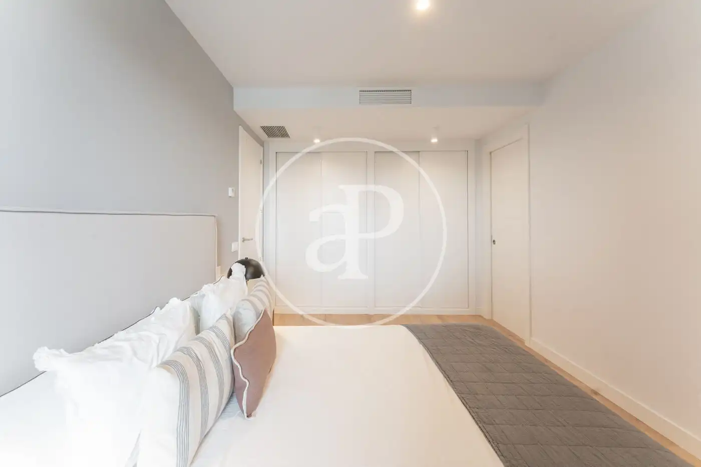 Schlafzimmer von Wohnung zur Miete in Madrid mit Klimaanlage, Heizung und Privatgarten