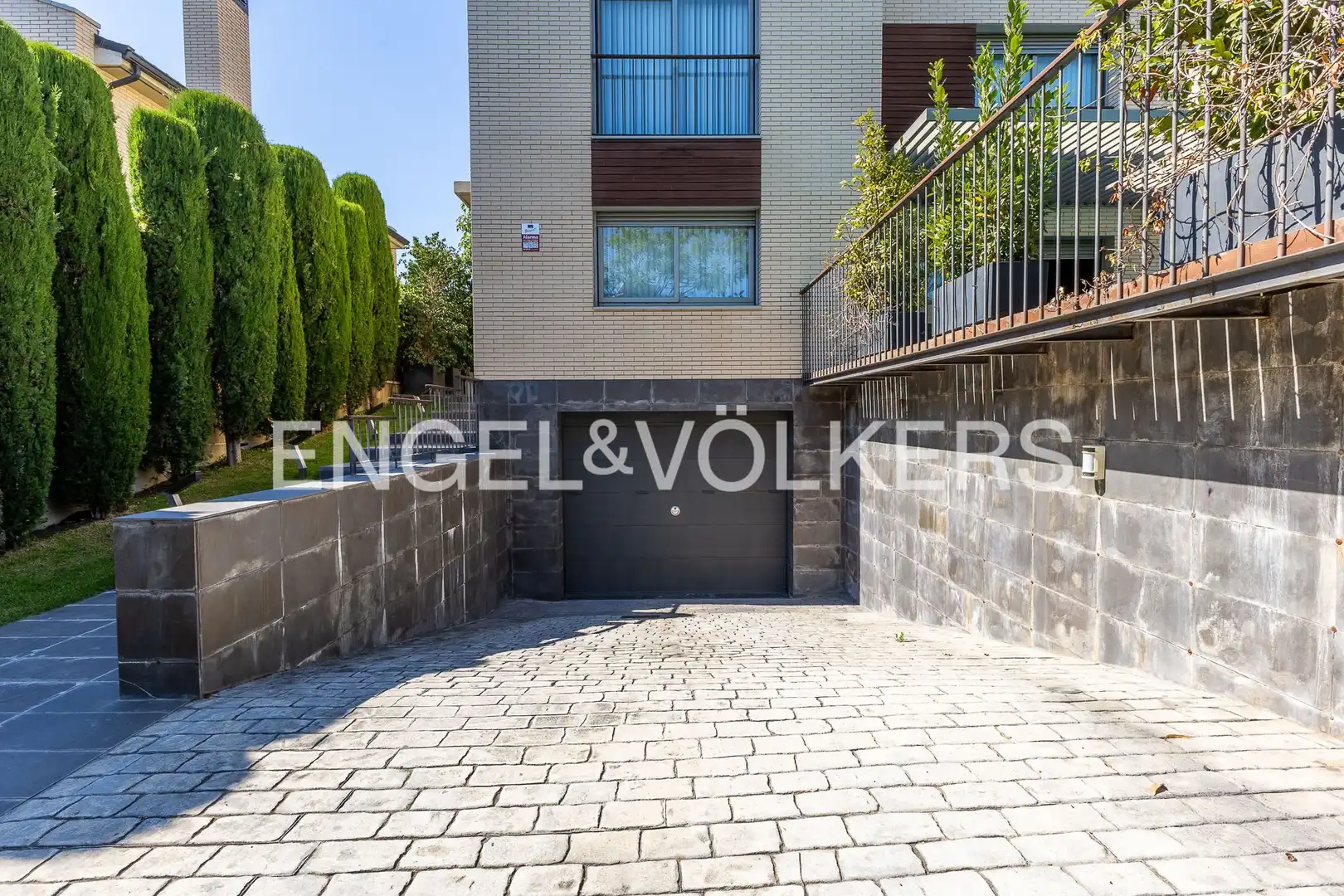 Vista exterior de Casa o xalet en venda en Vilassar de Dalt amb Aire condicionat, Calefacció i Jardí privat