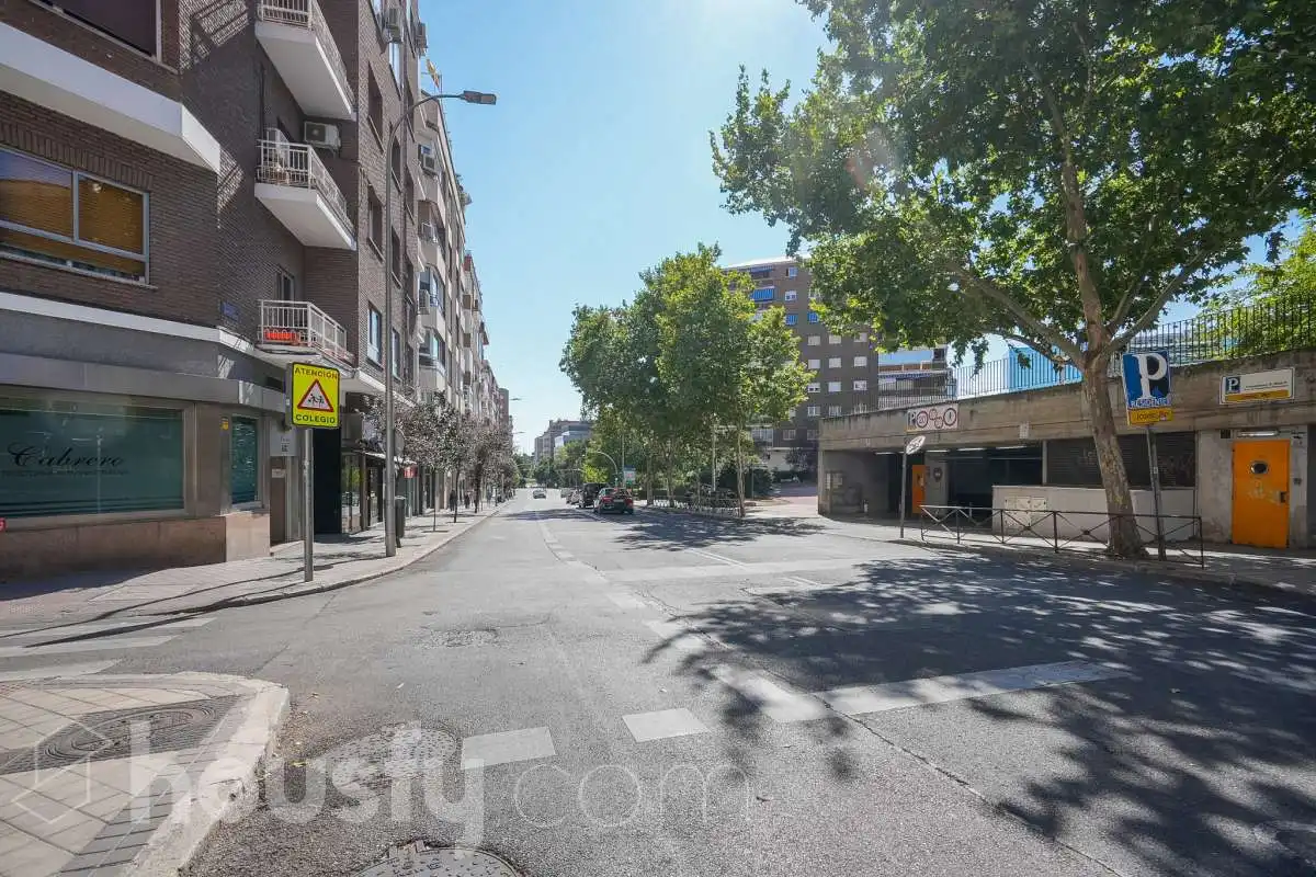 Vista exterior de Local en venda en Madrid