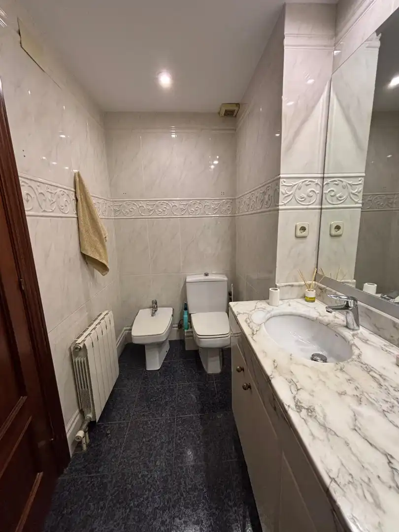Baño de Casa o chalet en venta en L'Hospitalet de Llobregat con Jardín privado