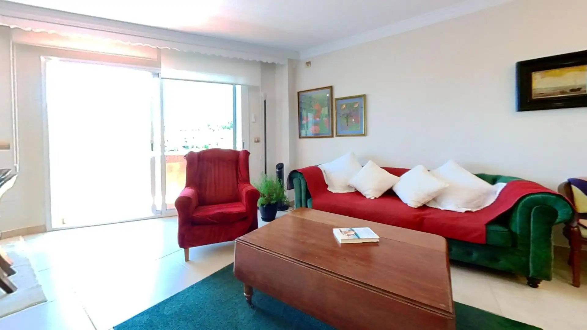 Sala d'estar de Casa adosada en venda en Rincón de la Victoria amb Aire condicionat, Calefacció i Jardí privat