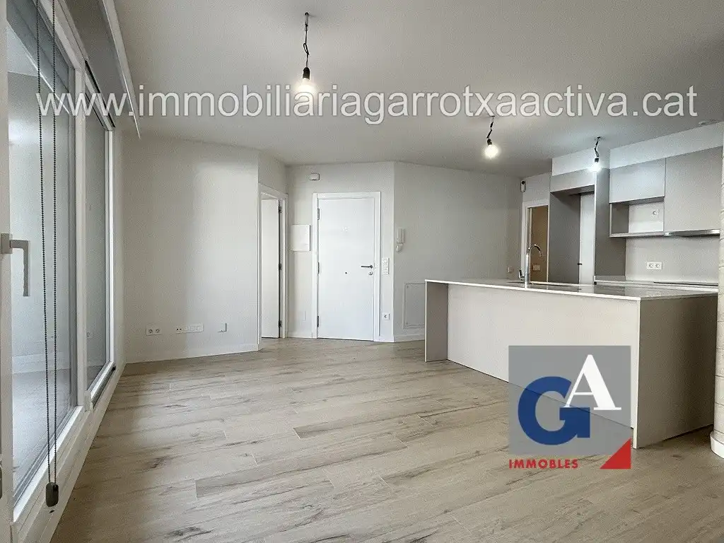Vista exterior de Piso en venta en Olot con Calefacción, Terraza y Balcón