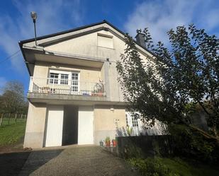 Vista exterior de Casa o xalet en venda en A Pastoriza  amb Jardí privat, Terrassa i Moblat