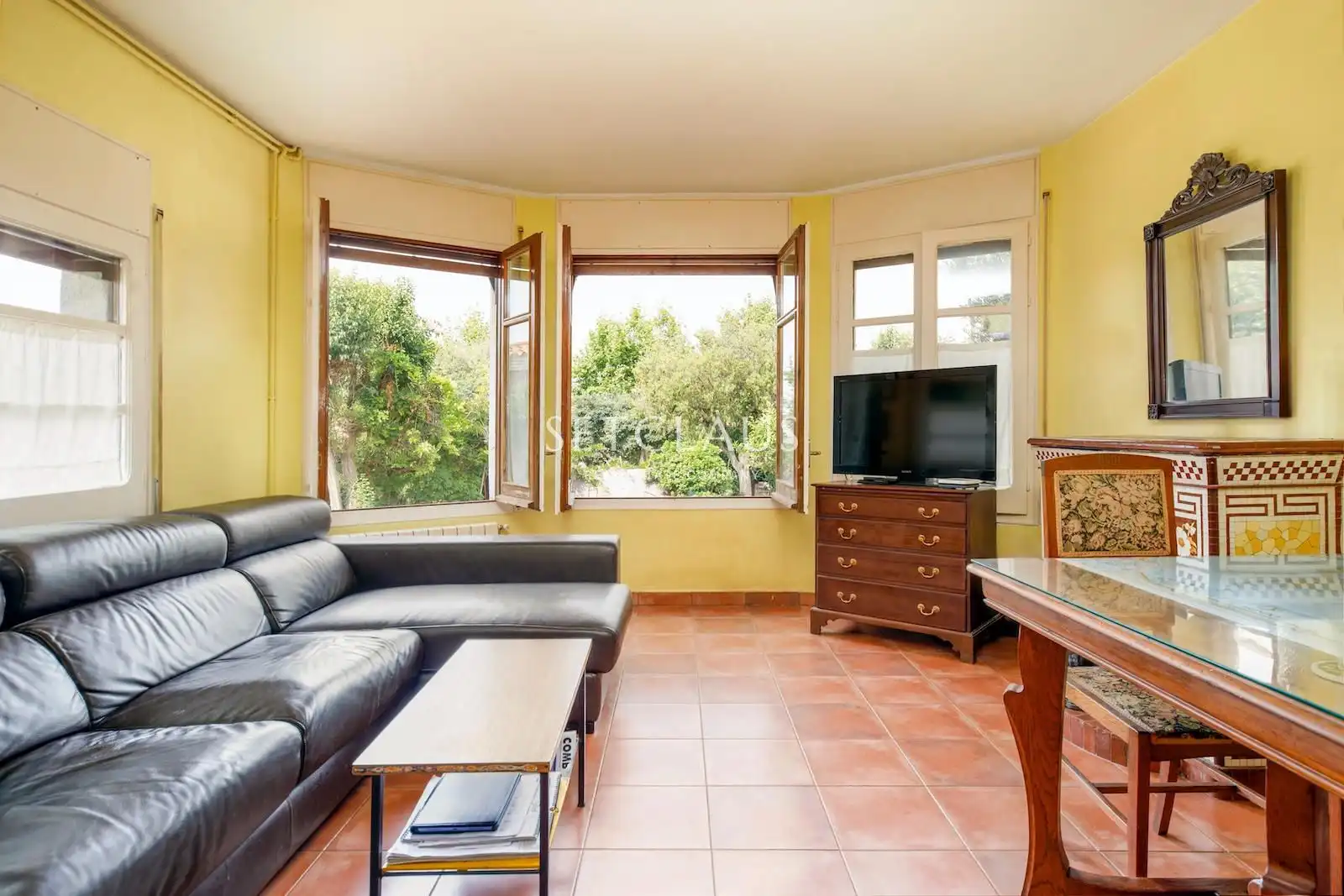 Sala d'estar de Casa o xalet en venda en El Masnou amb Calefacció, Jardí privat i Terrassa