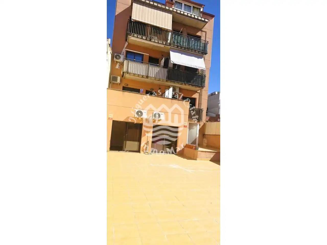 Exterior view of Flat for sale in Terrassa  with Air Conditioner, Heating and Private garden