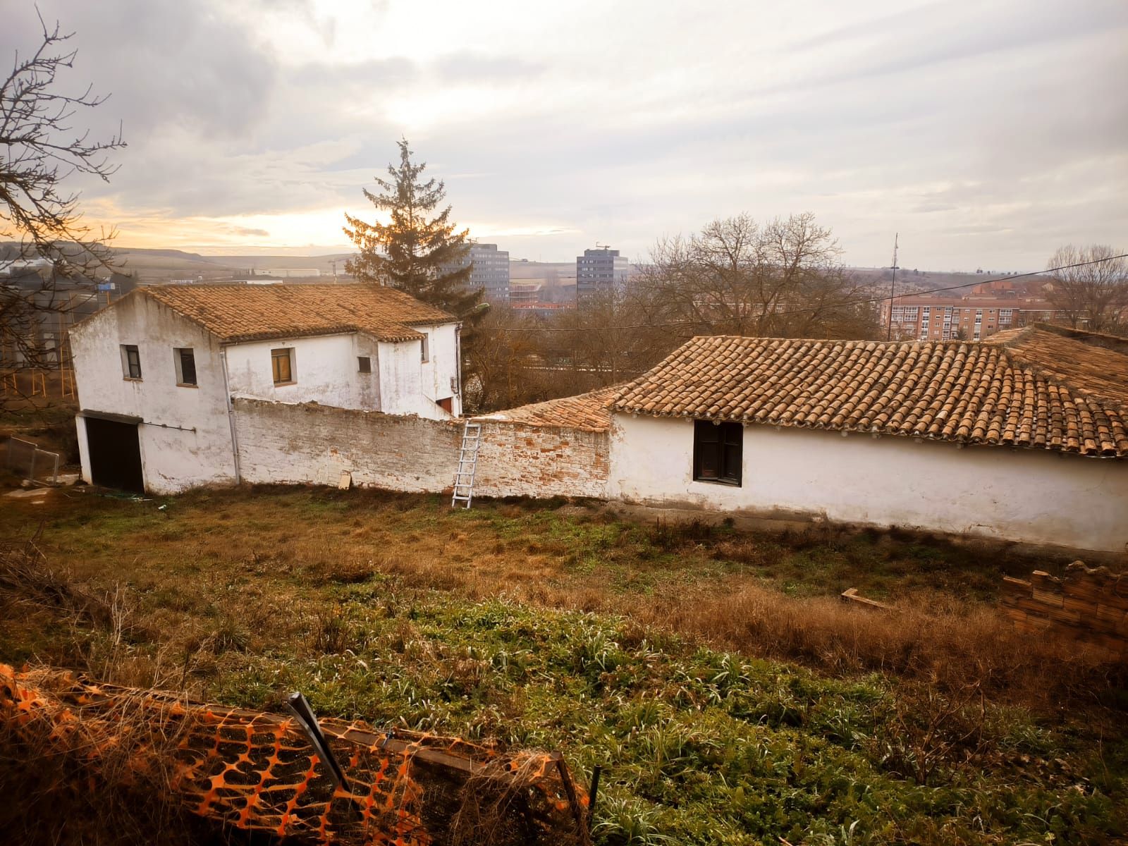 Exterior view of House or chalet for sale in Burgos Capital  with Heating, Private garden and Storage room