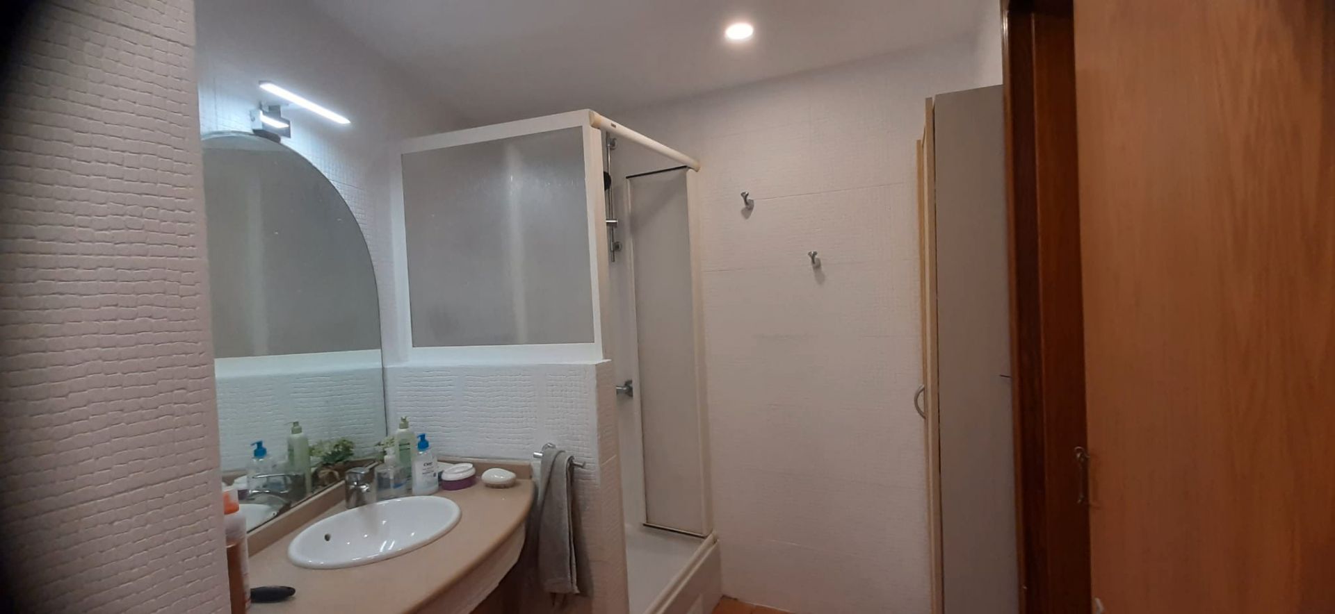 Bathroom of Flat for sale in Badalona  with Air Conditioner, Parquet flooring and Oven