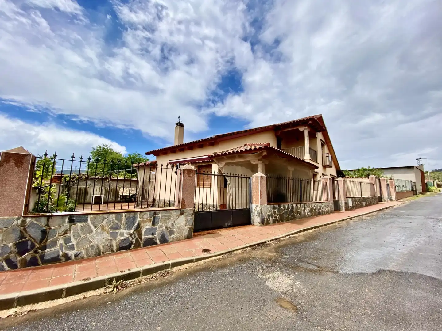Vista exterior de Casa o chalet en venta en Los Cortijos  con Calefacción, Terraza y Trastero