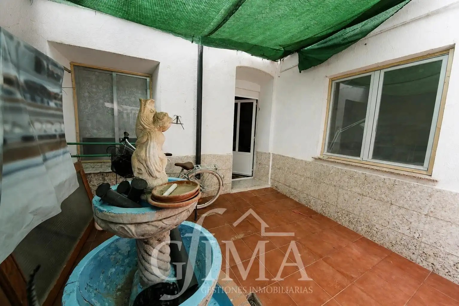 Exterior view of Houses for sale in Tomelloso  with Heating, Terrace and Storage room