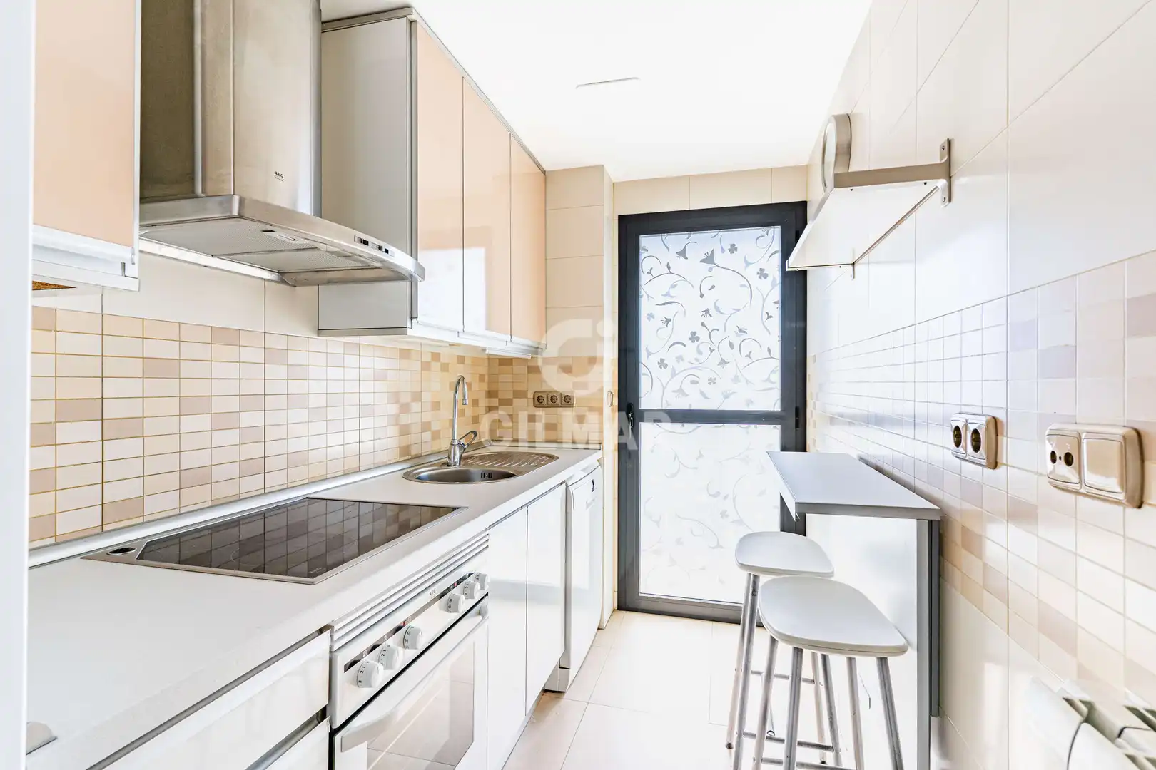 Cocina de Piso en venta en Madrid con Calefacción, Jardín privado y Trastero