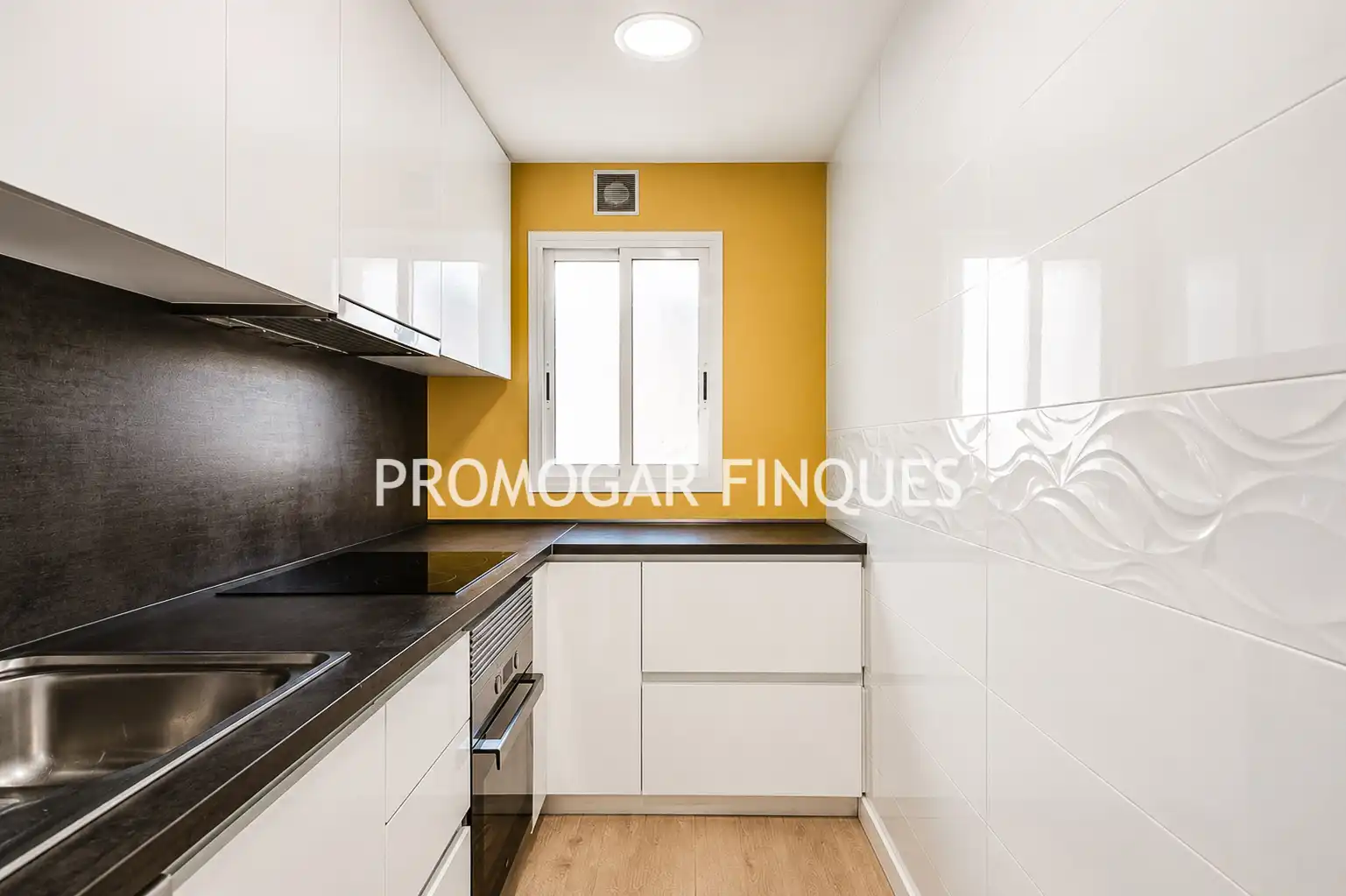 Kitchen of Flat for sale in Ripollet  with Parquet flooring, Terrace and Oven