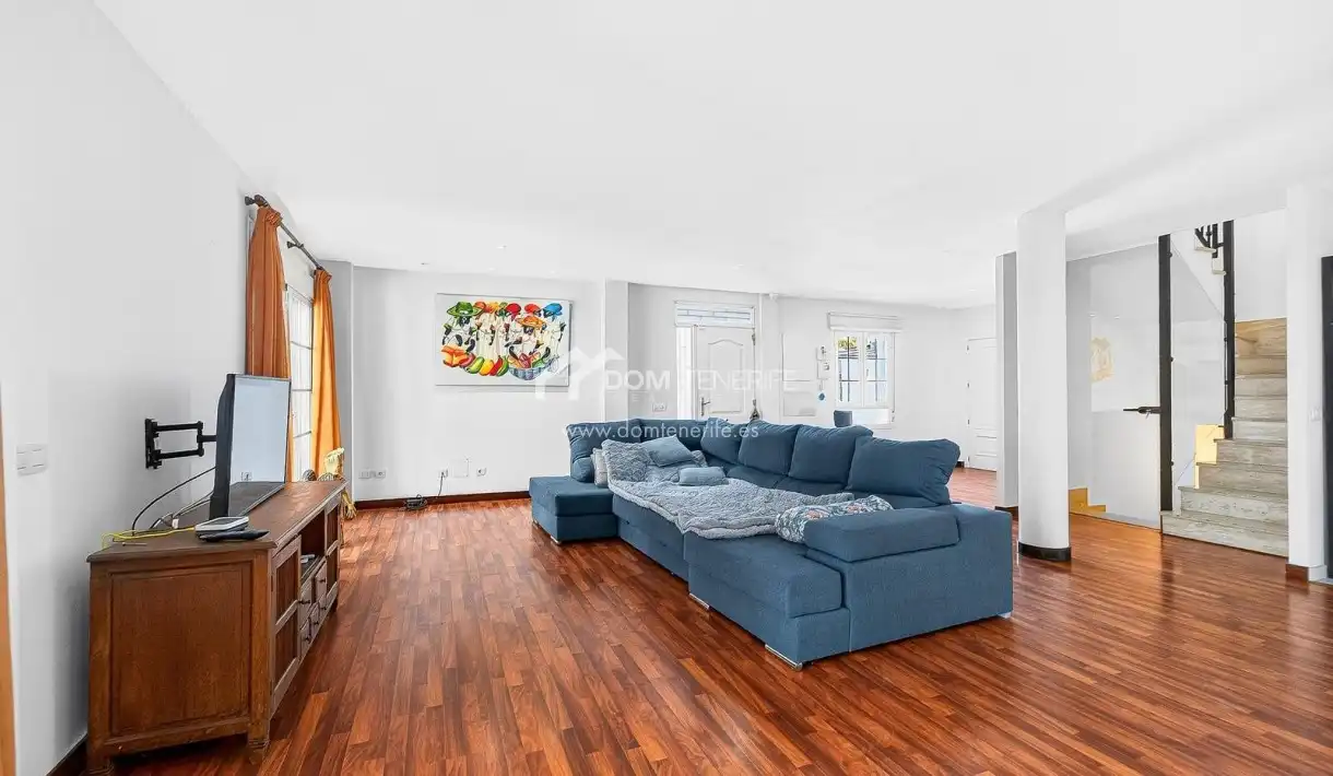 Sala de estar de Casa o chalet en venta en Arona con Terraza, Piscina y Amueblado