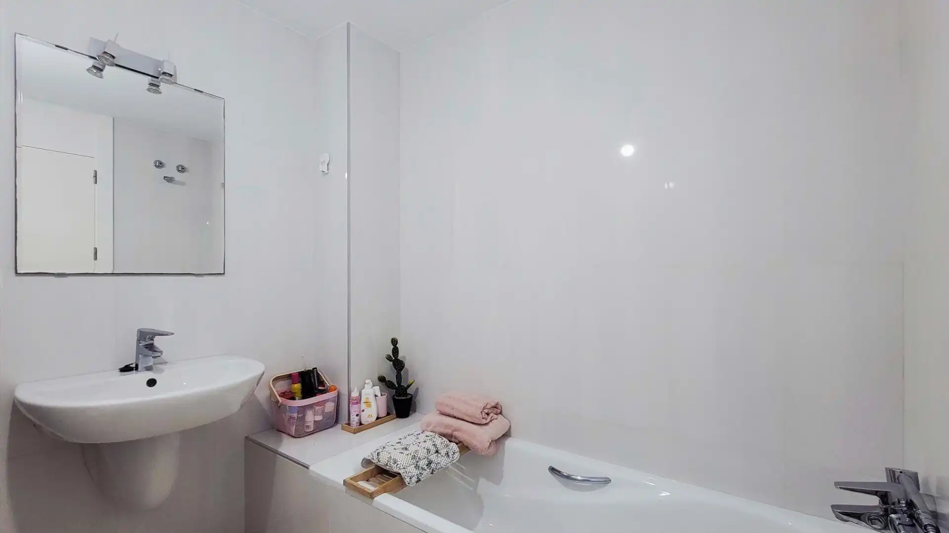 Badezimmer von Wohnungen zum Verkauf in Almería