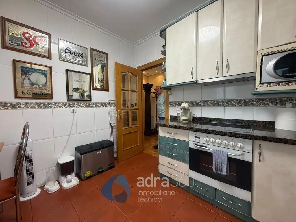 Cocina de Piso en venta en  Logroño con Calefacción y Trastero