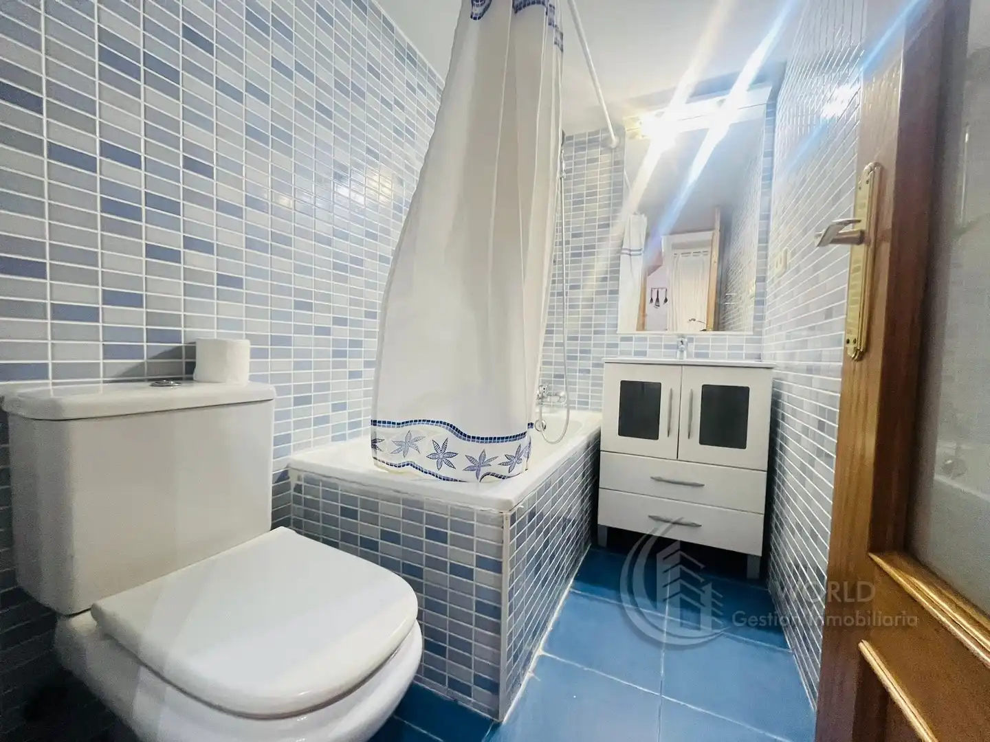 Bathroom of Duplexes for rent in Madrid  with Heating, Furnished and Washing machine