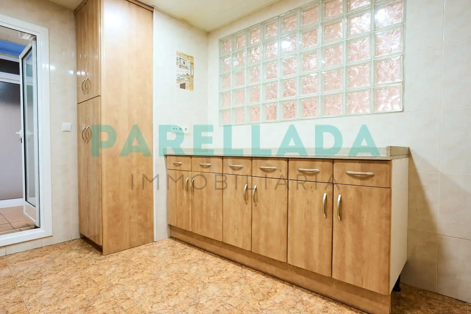 Kitchen of Flat for sale in Badalona