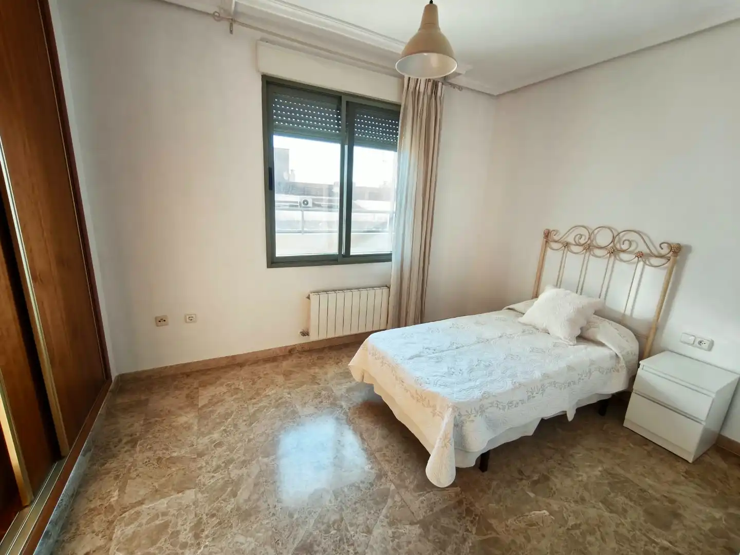 Schlafzimmer von Dachboden zur Miete in Feria