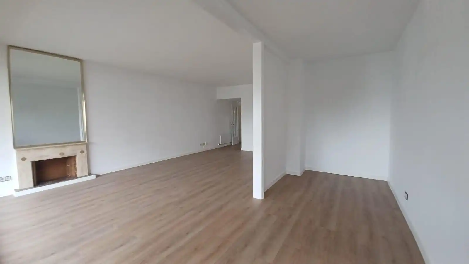 Living room of Flat for rent in Barcelona  with Heating, Parquet flooring and Terrace