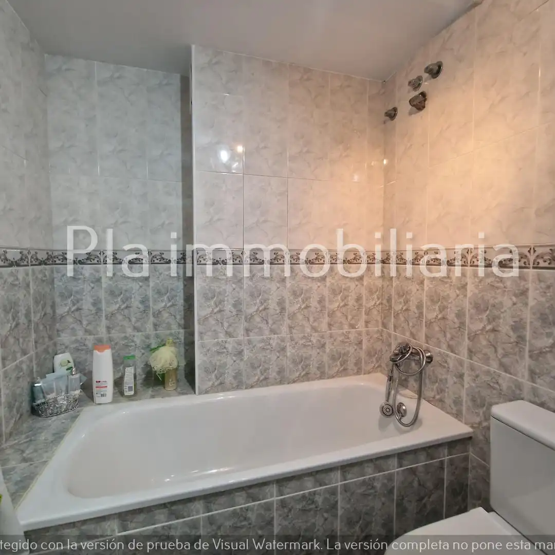 Baño de Dúplex en venta en Sant Boi de Llobregat con Terraza, Amueblado y Horno