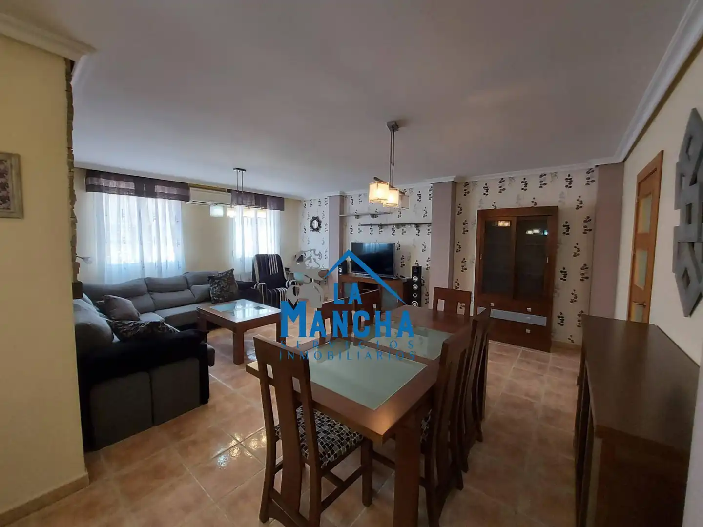 Außenansicht von Einfamilien-Reihenhaus zum Verkauf in La Gineta mit Abstellraum und Balkon