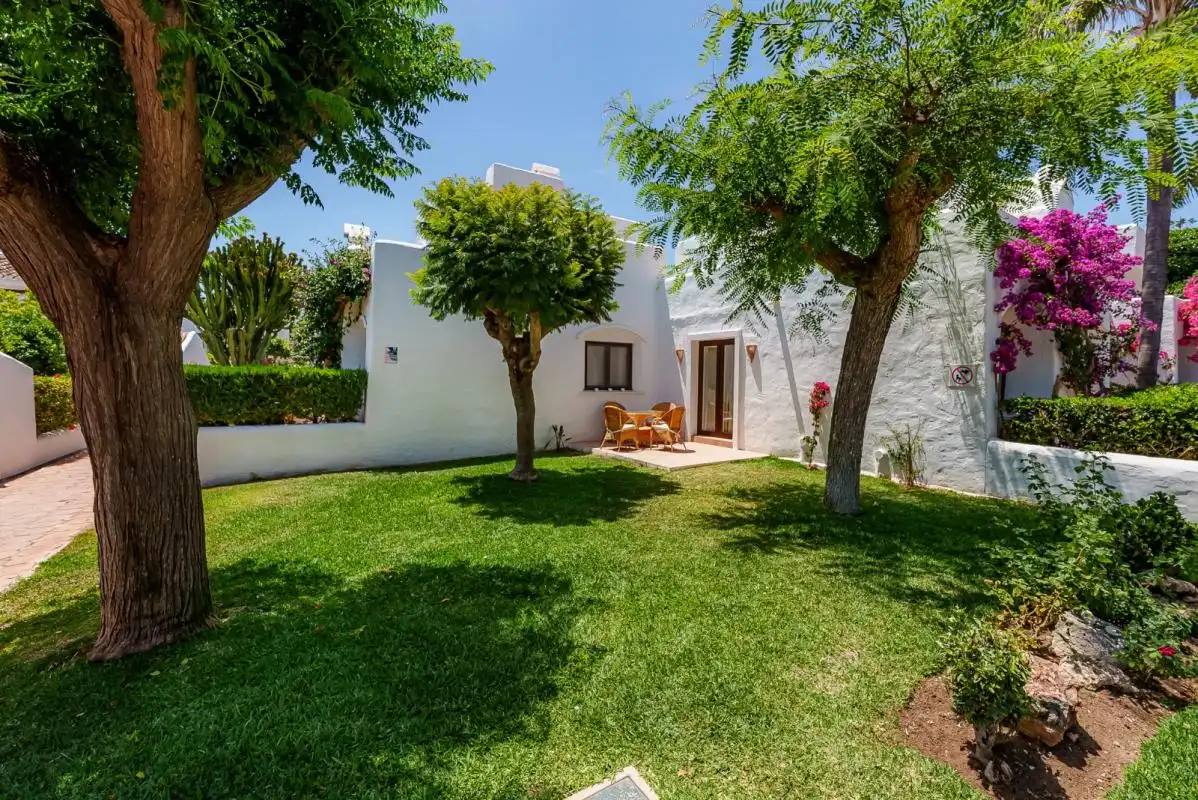 Jardí de Planta baixa en venda en Estepona amb Aire condicionat, Calefacció i Jardí privat