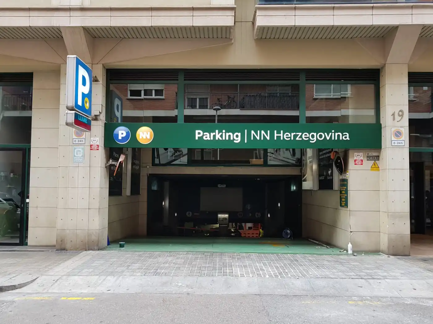 Parcheggio in affitto a CALLE HERCEGOVINA 21