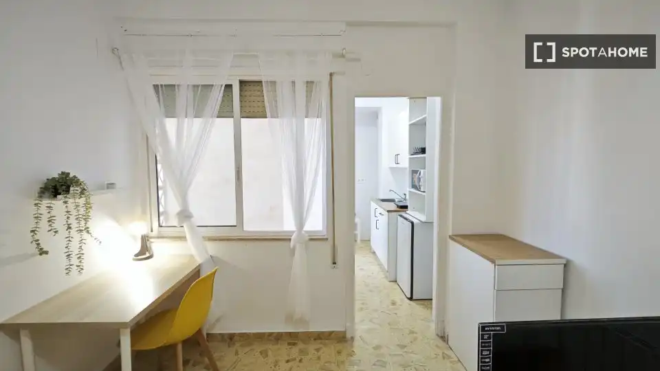 Habitación de Piso de alquiler en Cartagena con Aire acondicionado, Calefacción y Amueblado