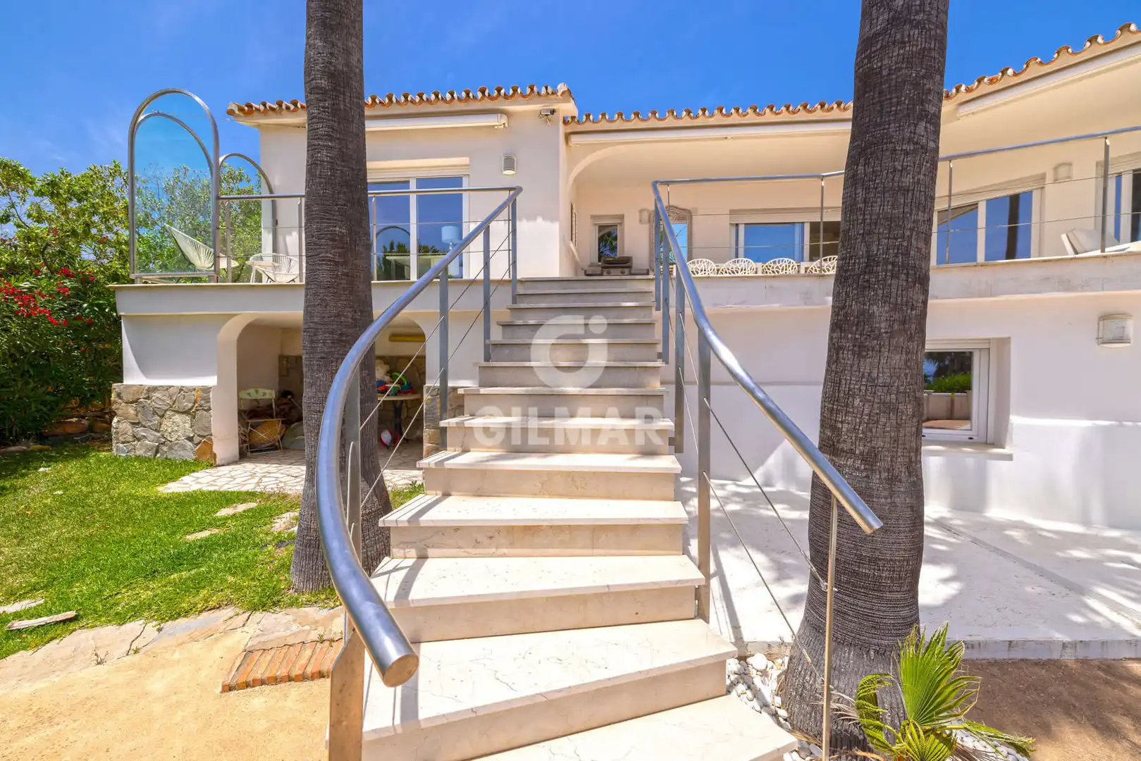 Vista exterior de Casa o xalet en venda en Sotogrande amb Calefacció, Jardí privat i Piscina