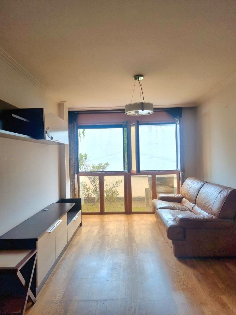 Sala d'estar de Pis en venda en Gijón  amb Calefacció, Parquet i Traster