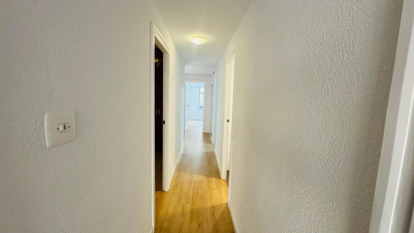 Flat for rent in Valencia  with Air Conditioner, Parquet flooring and Terrace