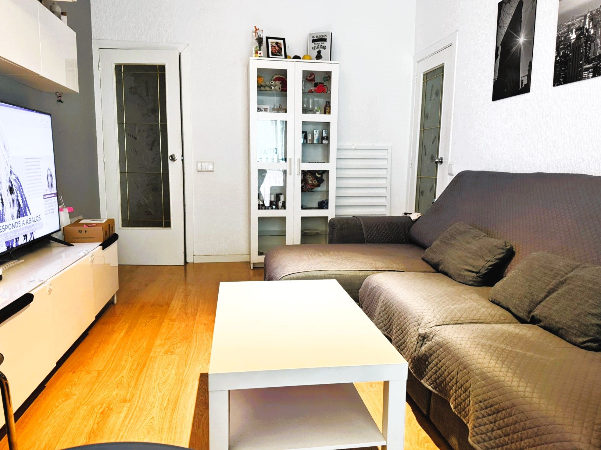 Living room of Flat for sale in L'Hospitalet de Llobregat  with Balcony
