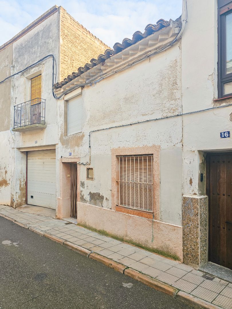 Vista exterior de Casa o xalet en venda en Alagón amb Terrassa i Balcó
