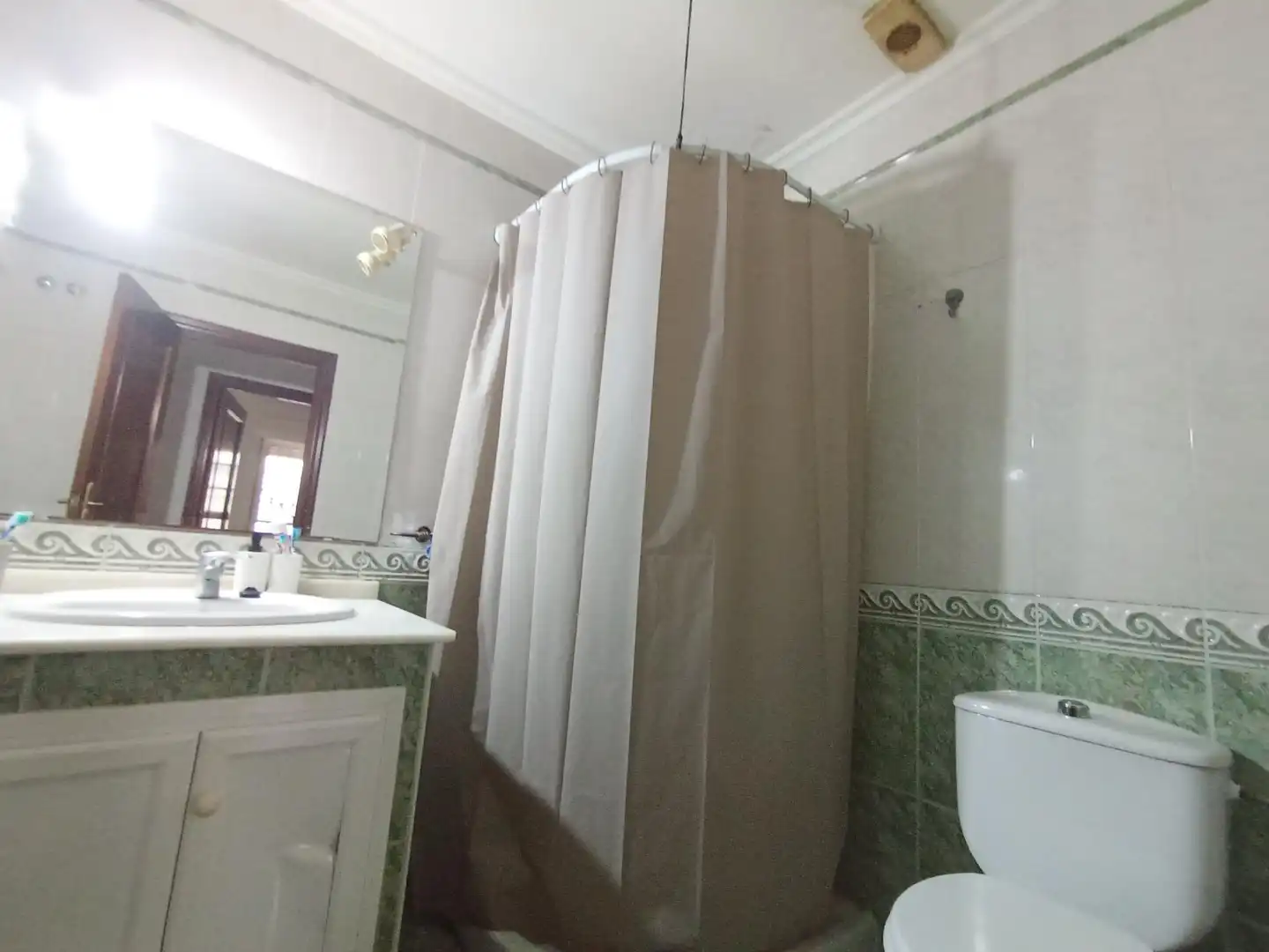 Bany de Casa o xalet en venda en Dos Hermanas amb Aire condicionat, Terrassa i Traster