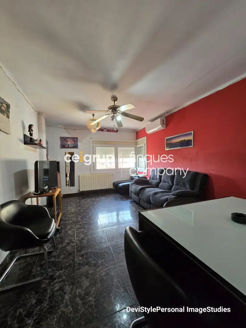 Living room of Flat for sale in Girona  with Heating and Furnished