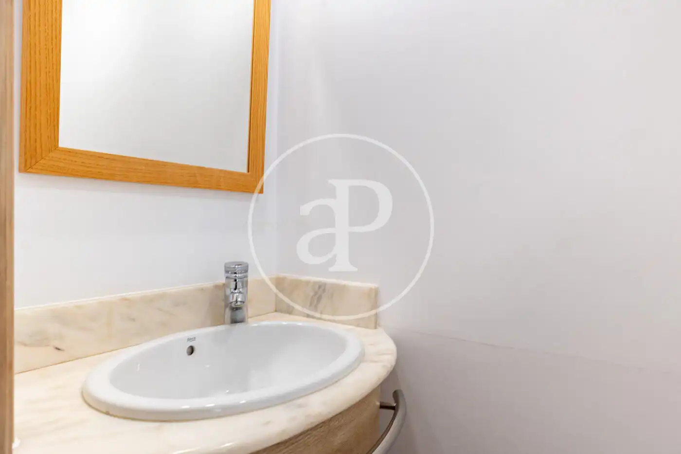 Bathroom of Flat for rent in Barcelona  with Air Conditioner, Heating and Terrace