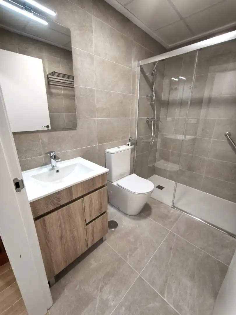 Bathroom of Flat for rent in Albacete  with Air Conditioner, Heating and Storage room