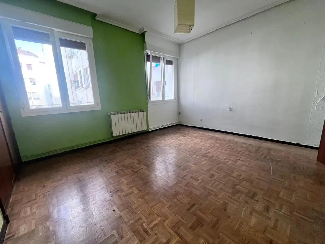 Dormitori de Pis en venda en Vitoria - Gasteiz amb Calefacció, Parquet i Traster