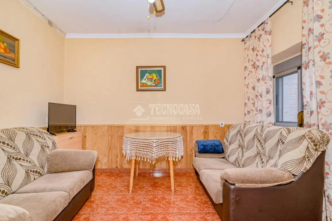 Sala de estar de Casa adosada en venta en Alhendín