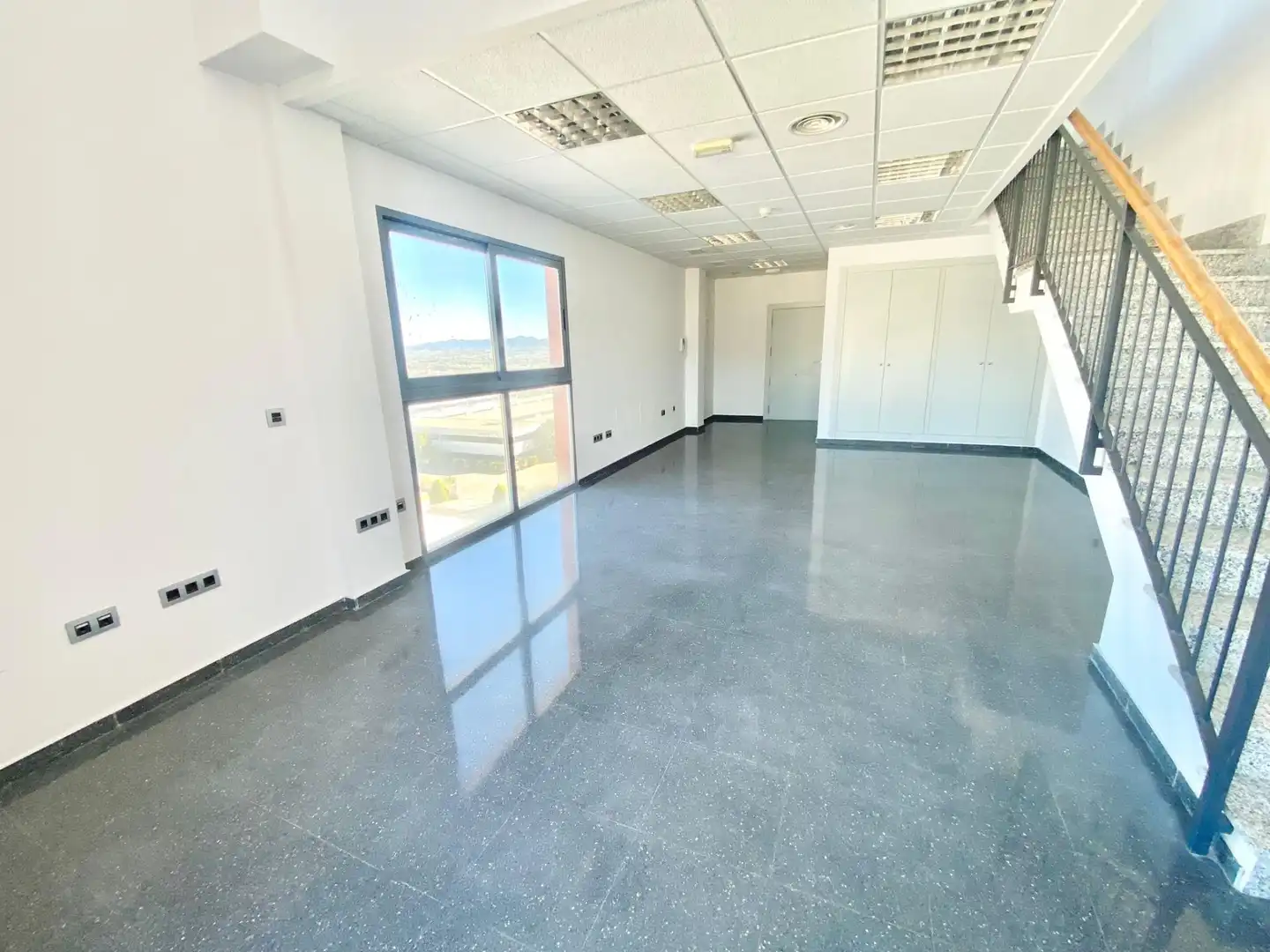 Büro zum Verkauf in Lorca mit Heizung und Terrasse