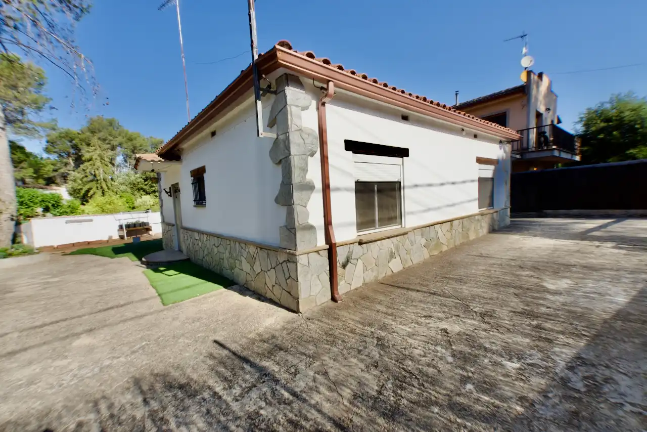 Vista exterior de Casa o xalet en venda en Vacarisses amb Jardí privat, Traster i Piscina