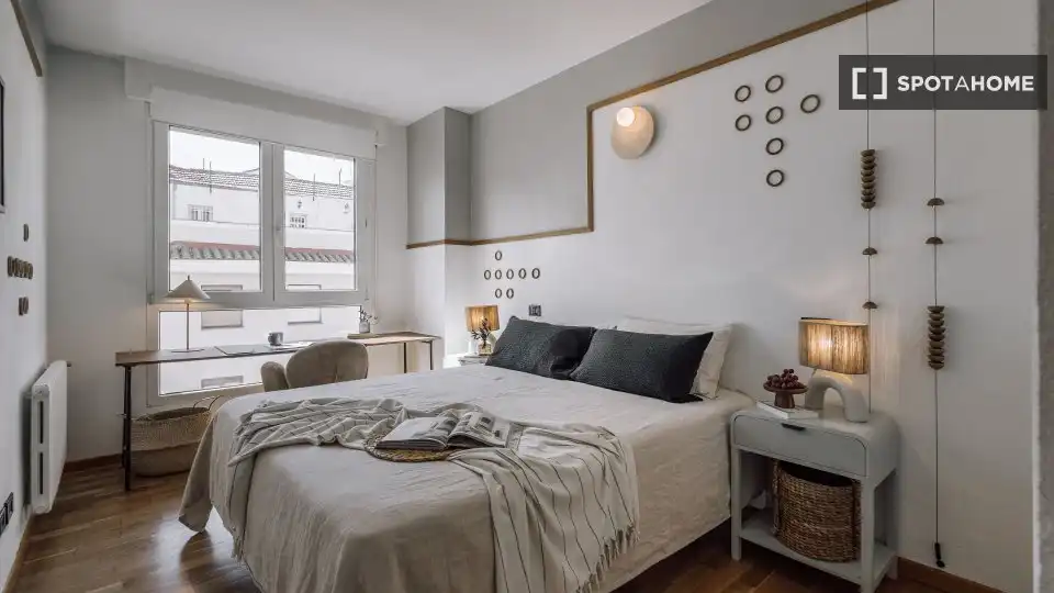 Bedroom of Flat for rent in Madrid  with Air Conditioner, Heating and Furnished