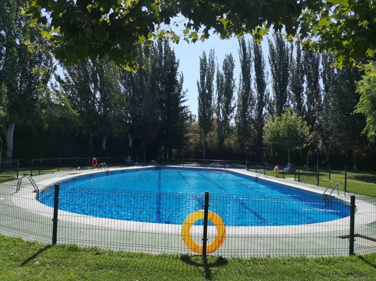 Piscina de Dúplex en venta en Collado Villalba con Calefacción, Terraza y Piscina comunitaria