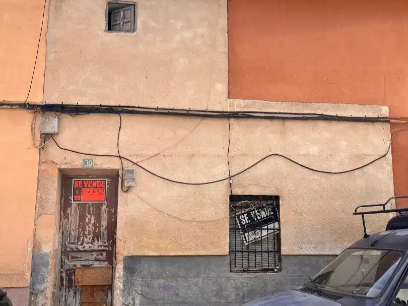 Vista exterior de Casa adosada en venda en Dosbarrios