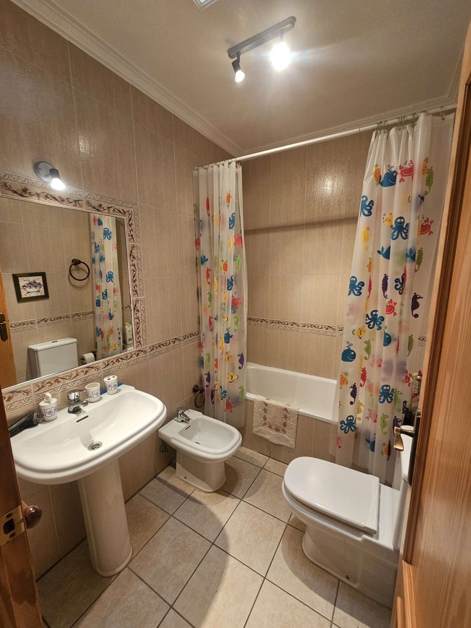 Bathroom of Apartment to share in San Pedro del Pinatar  with Air Conditioner and Terrace