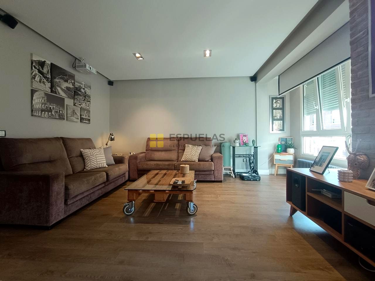 Living room of Flat for sale in Arnedo  with Heating, Parquet flooring and Storage room