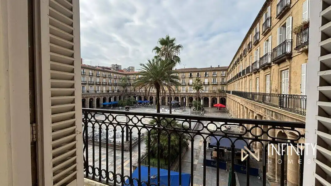 Exterior view of Flat for rent in Bilbao   with Balcony