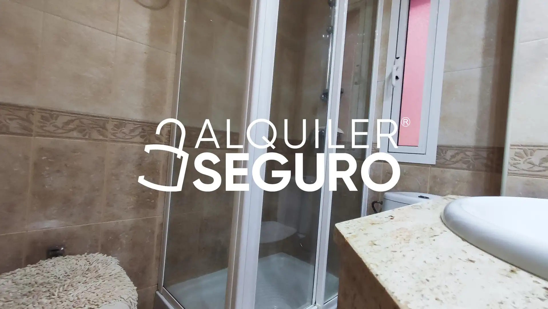 Bany de Pis de lloguer en Córdoba amb Aire condicionat, Calefacció i Moblat