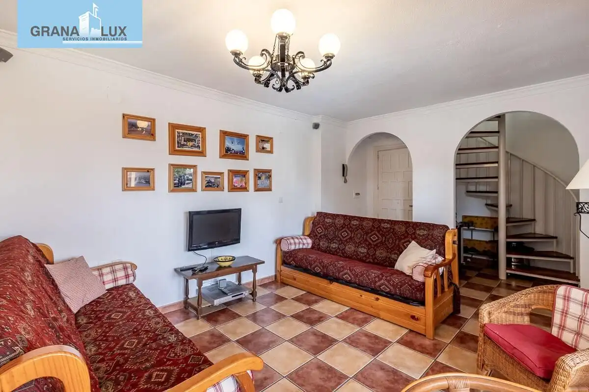 Sala d'estar de Dúplex en venda en Salobreña amb Terrassa i Piscina comunitària